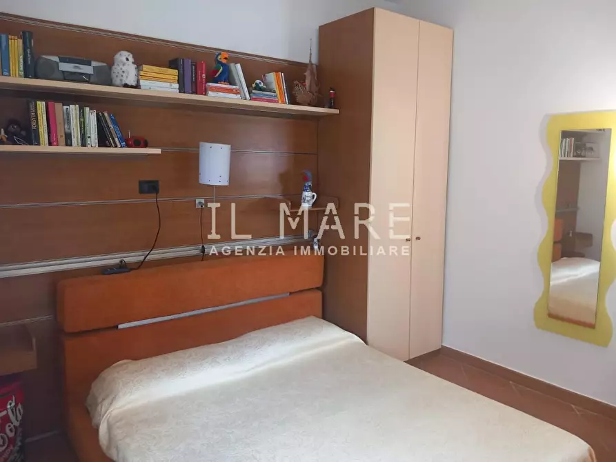 Immagine 27 di Villa in vendita  a Massa