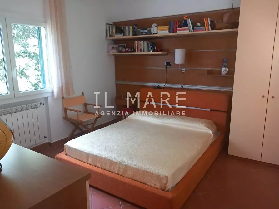 Immagine 26 di Villa in vendita  a Massa