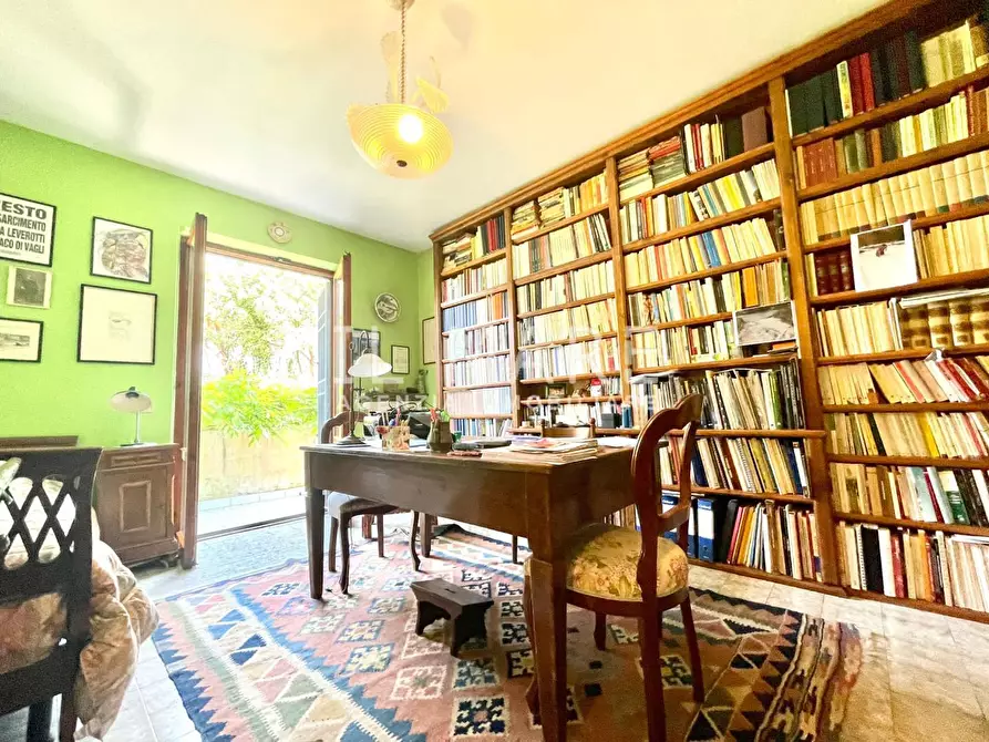 Immagine 11 di Casa bifamiliare in vendita  a Massa