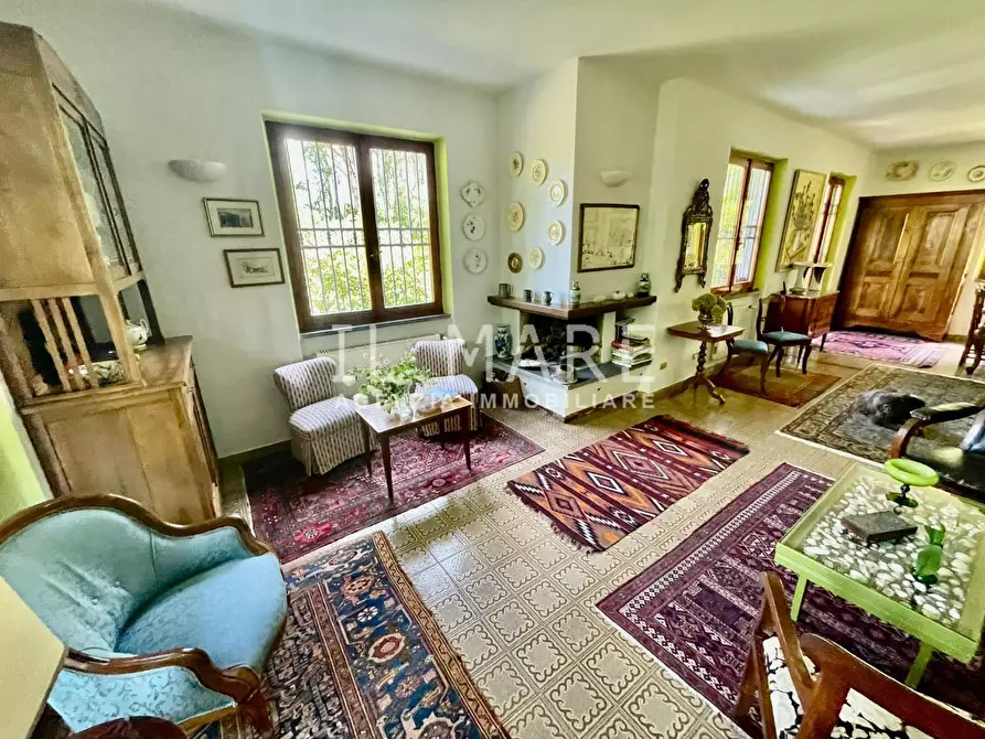 Immagine 1 di Casa bifamiliare in vendita  a Massa