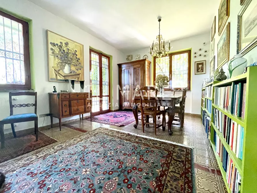 Immagine 2 di Casa bifamiliare in vendita  a Massa