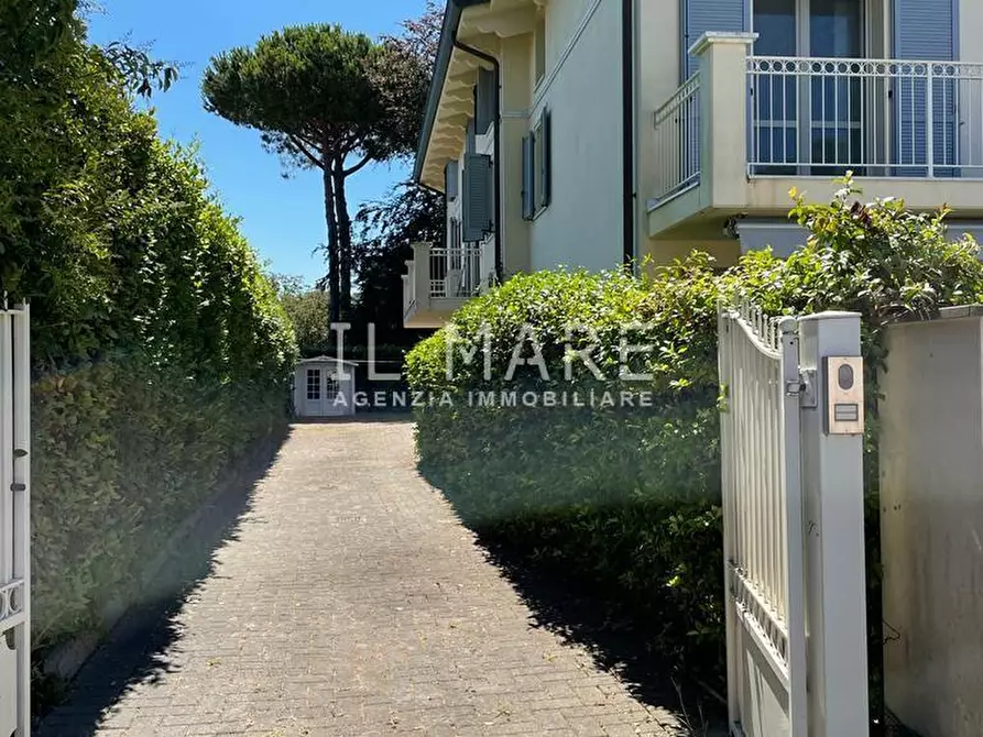 Immagine 3 di Casa trifamiliare in vendita  a Montignoso