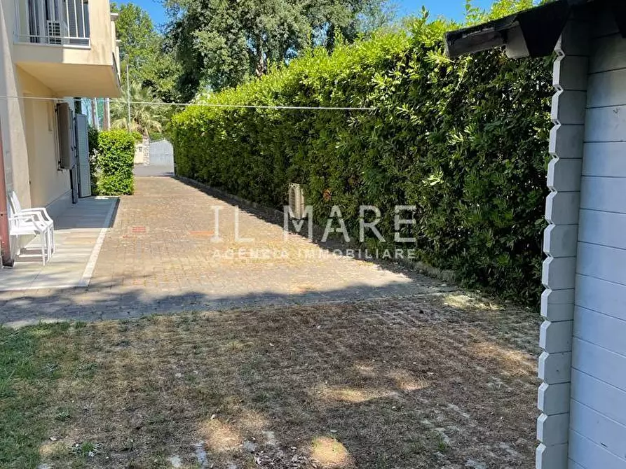 Immagine 6 di Casa trifamiliare in vendita  a Montignoso