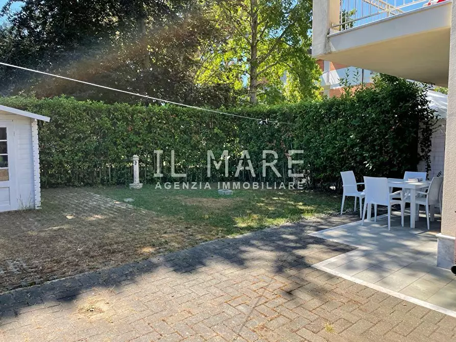 Immagine 8 di Casa trifamiliare in vendita  a Montignoso