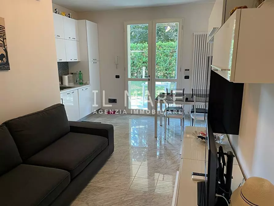 Immagine 9 di Casa trifamiliare in vendita  a Montignoso