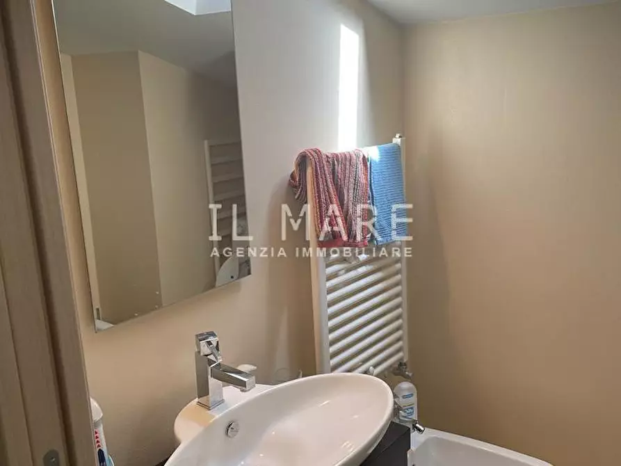 Immagine 40 di Casa trifamiliare in vendita  a Montignoso