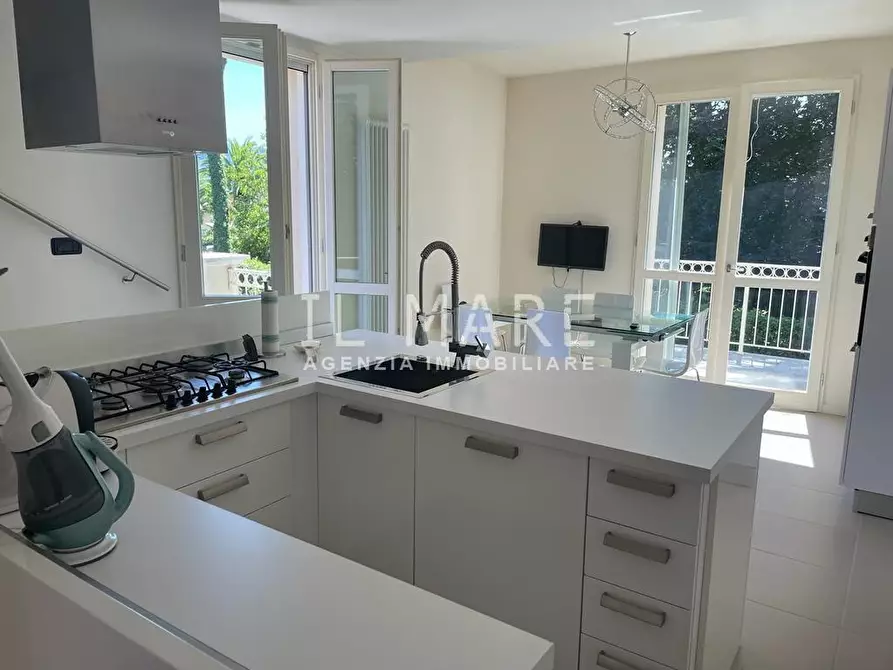 Immagine 20 di Casa trifamiliare in vendita  a Montignoso