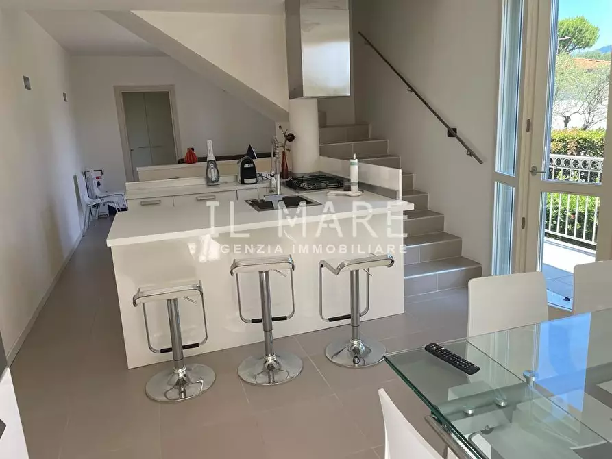 Immagine 27 di Casa trifamiliare in vendita  a Montignoso