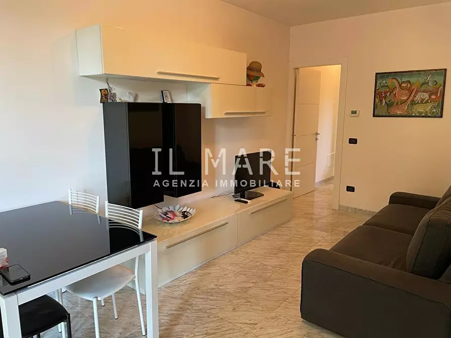 Immagine 10 di Casa trifamiliare in vendita  a Montignoso