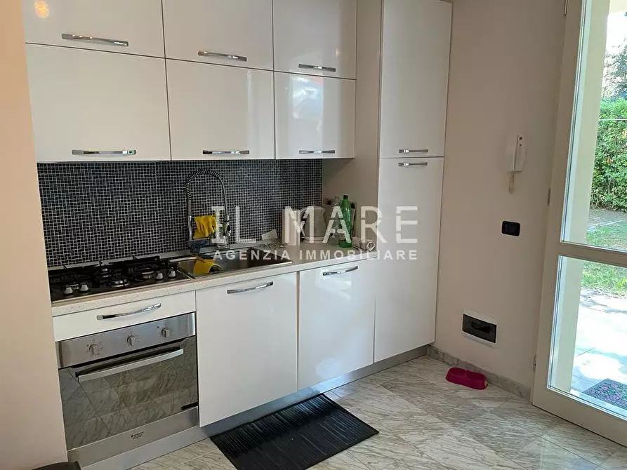 Immagine 11 di Casa trifamiliare in vendita  a Montignoso