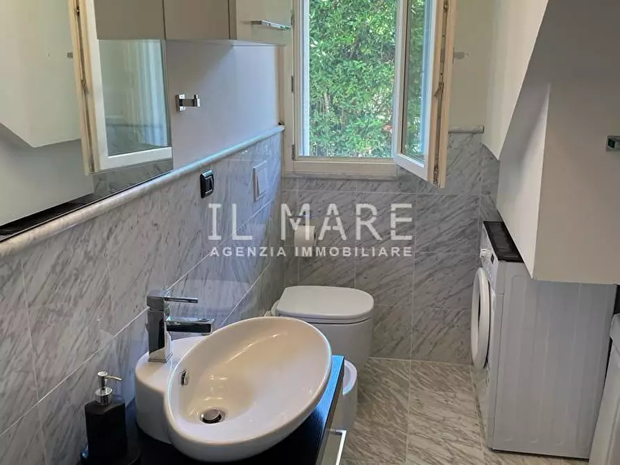 Immagine 17 di Casa trifamiliare in vendita  a Montignoso