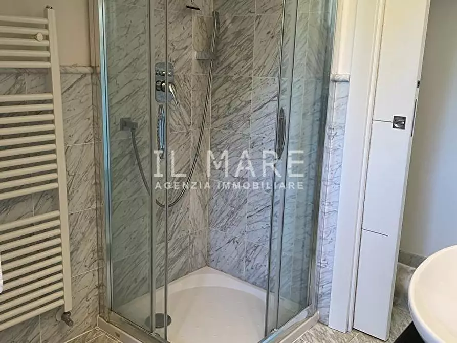 Immagine 16 di Casa trifamiliare in vendita  a Montignoso