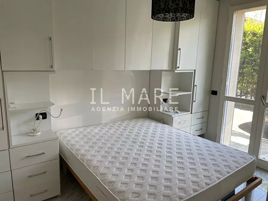 Immagine 12 di Casa trifamiliare in vendita  a Montignoso