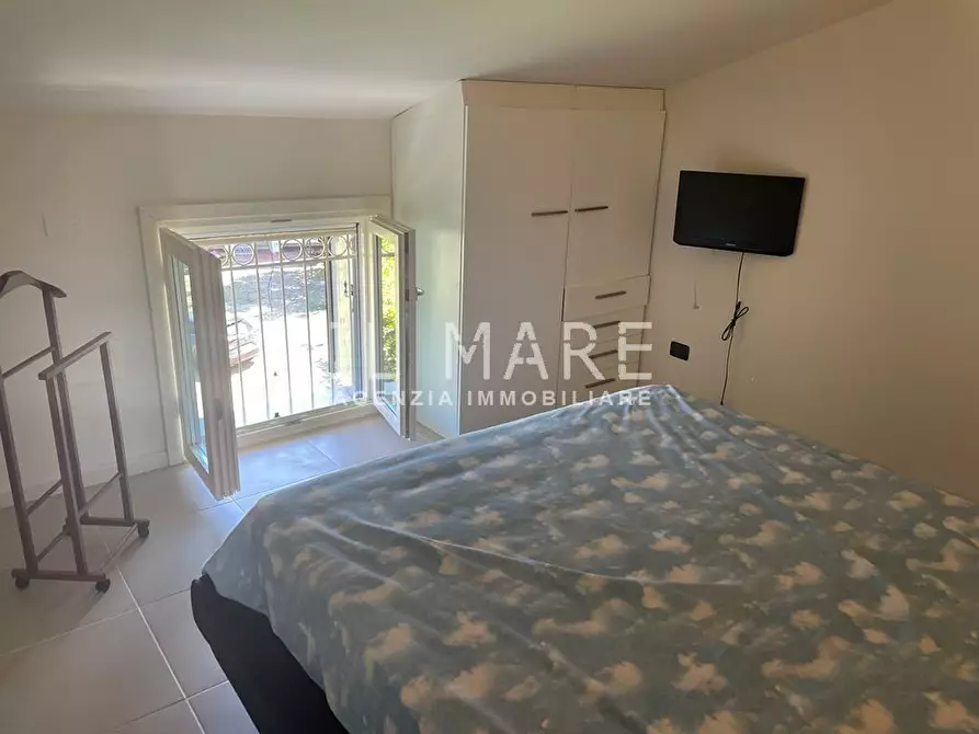 Immagine 38 di Casa trifamiliare in vendita  a Montignoso