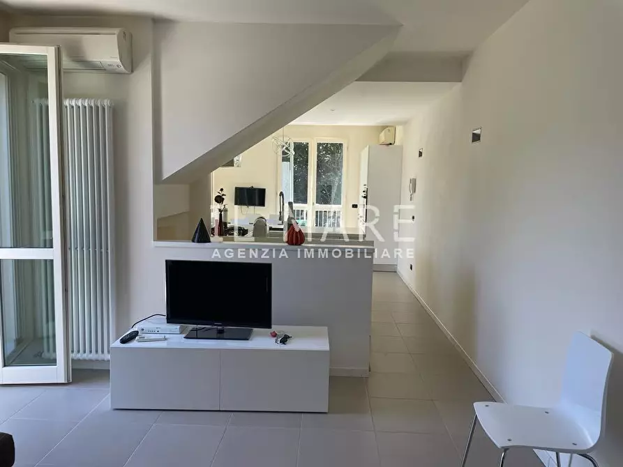 Immagine 25 di Casa trifamiliare in vendita  a Montignoso