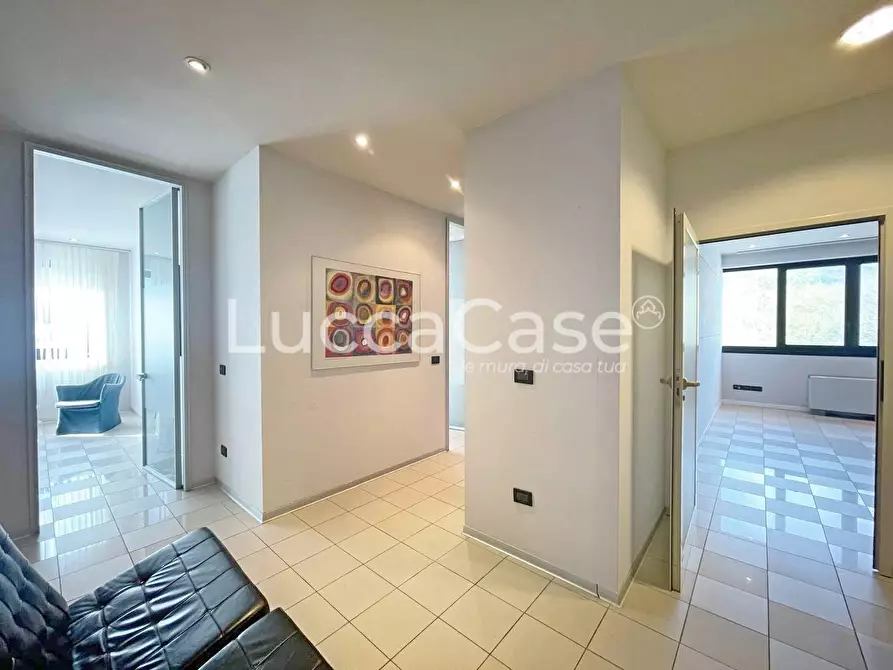 Immagine 4 di Ufficio in affitto  a Capannori