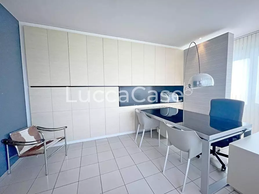 Immagine 8 di Ufficio in affitto  a Capannori