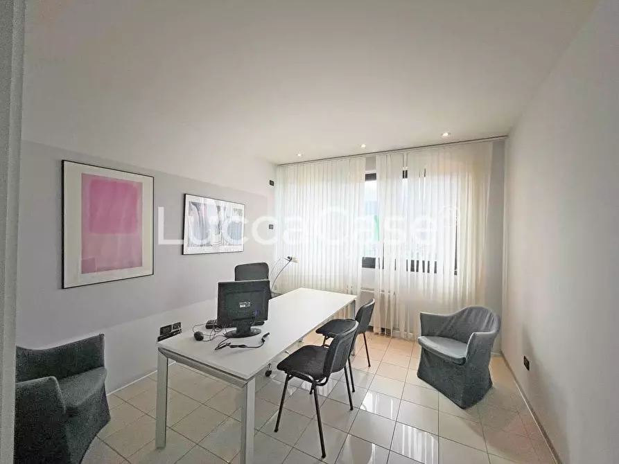 Immagine 1 di Ufficio in affitto  a Capannori