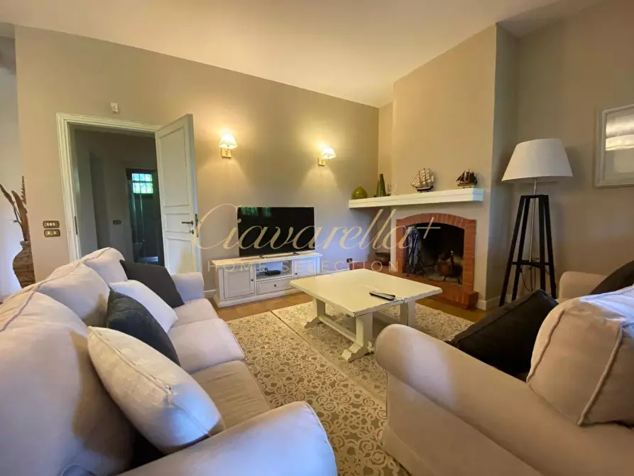 Immagine 6 di Villa in vendita  a Forte Dei Marmi