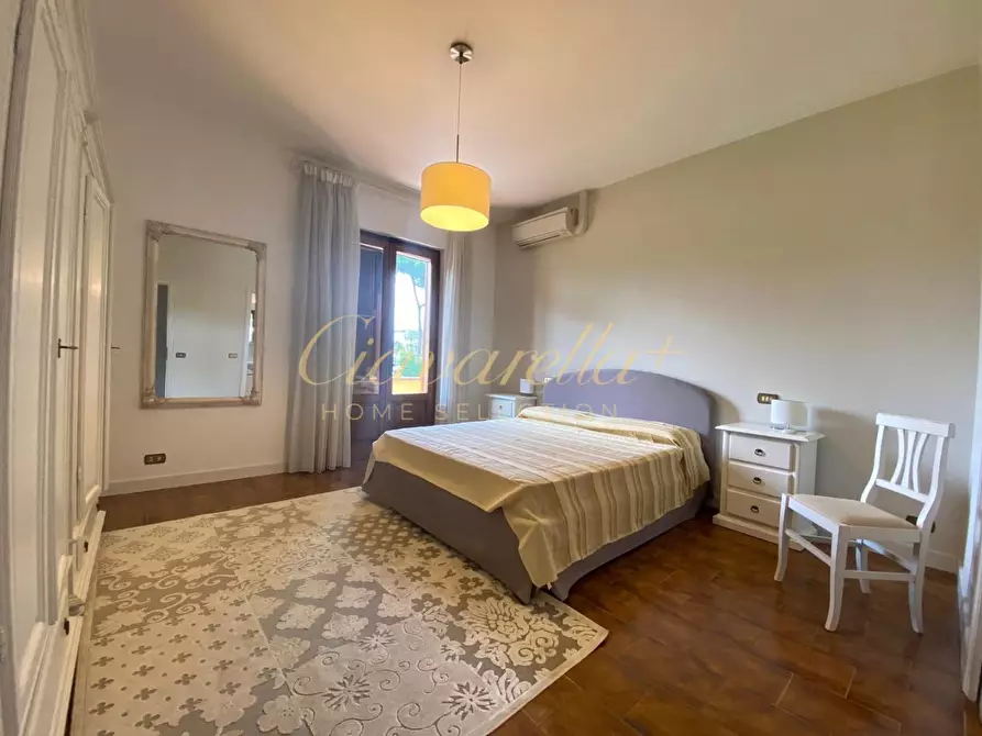 Immagine 10 di Villa in vendita  a Forte Dei Marmi