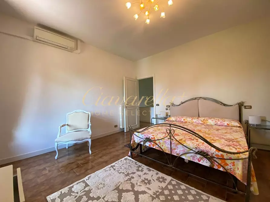 Immagine 13 di Villa in vendita  a Forte Dei Marmi