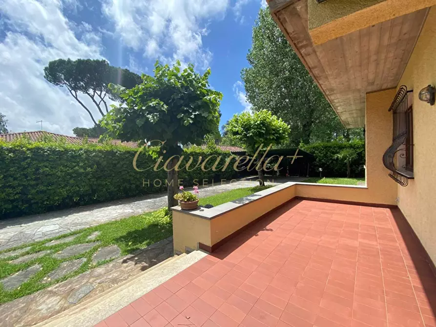 Immagine 18 di Villa in vendita  a Forte Dei Marmi