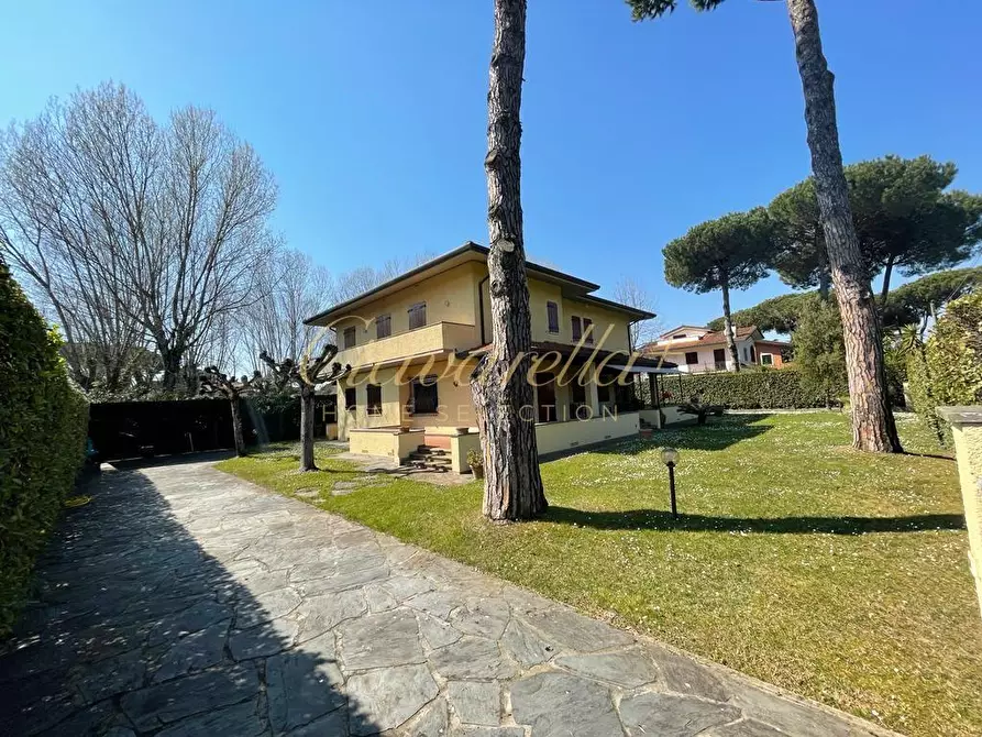 Immagine 19 di Villa in vendita  a Forte Dei Marmi