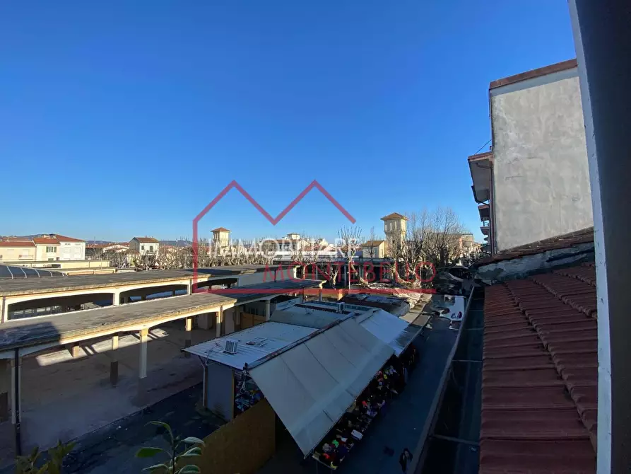 Immagine 14 di Appartamento in vendita  a Viareggio
