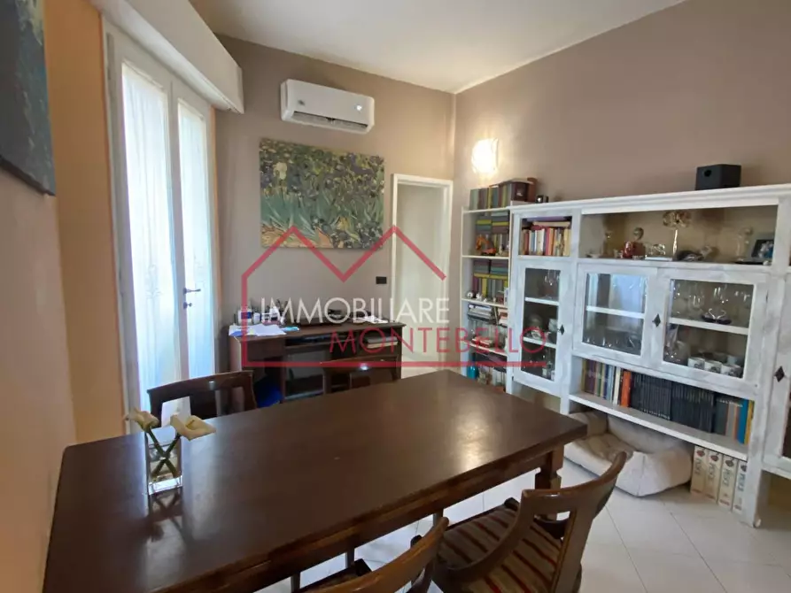 Immagine 1 di Appartamento in vendita  a Viareggio