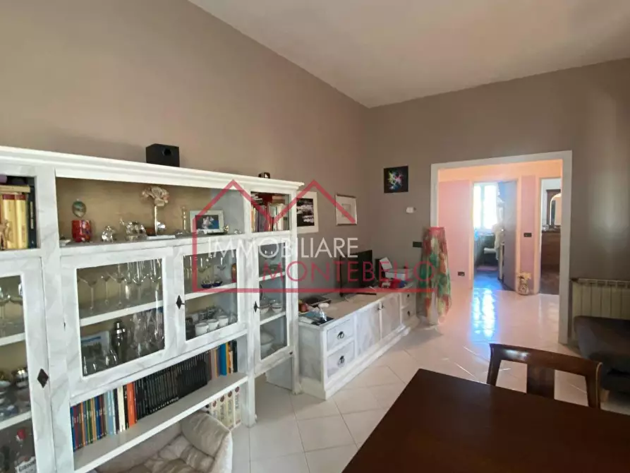 Immagine 2 di Appartamento in vendita  a Viareggio