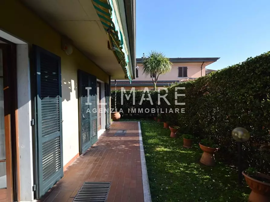 Immagine 4 di Villetta a schiera in vendita  a Massa