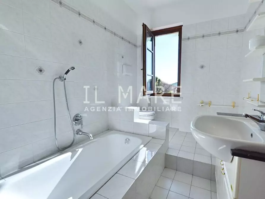 Immagine 17 di Villetta a schiera in vendita  a Massa