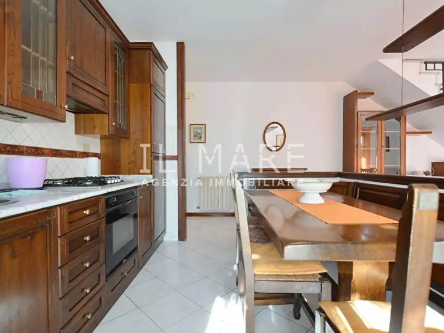 Immagine 11 di Villetta a schiera in vendita  a Massa