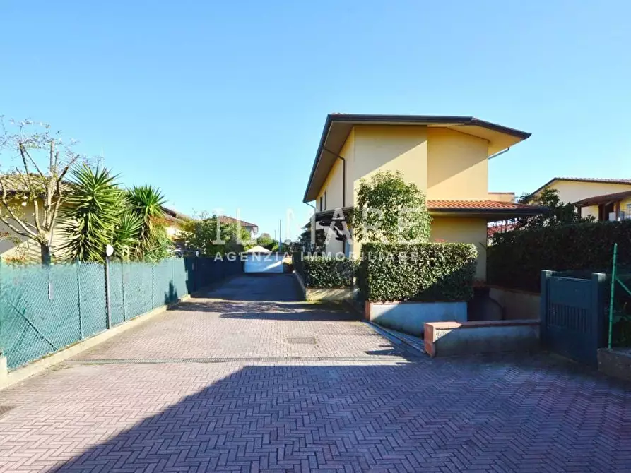 Immagine 24 di Villetta a schiera in vendita  a Massa