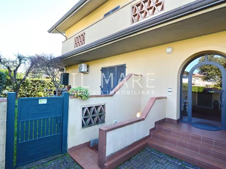 Immagine 26 di Villetta a schiera in vendita  a Massa