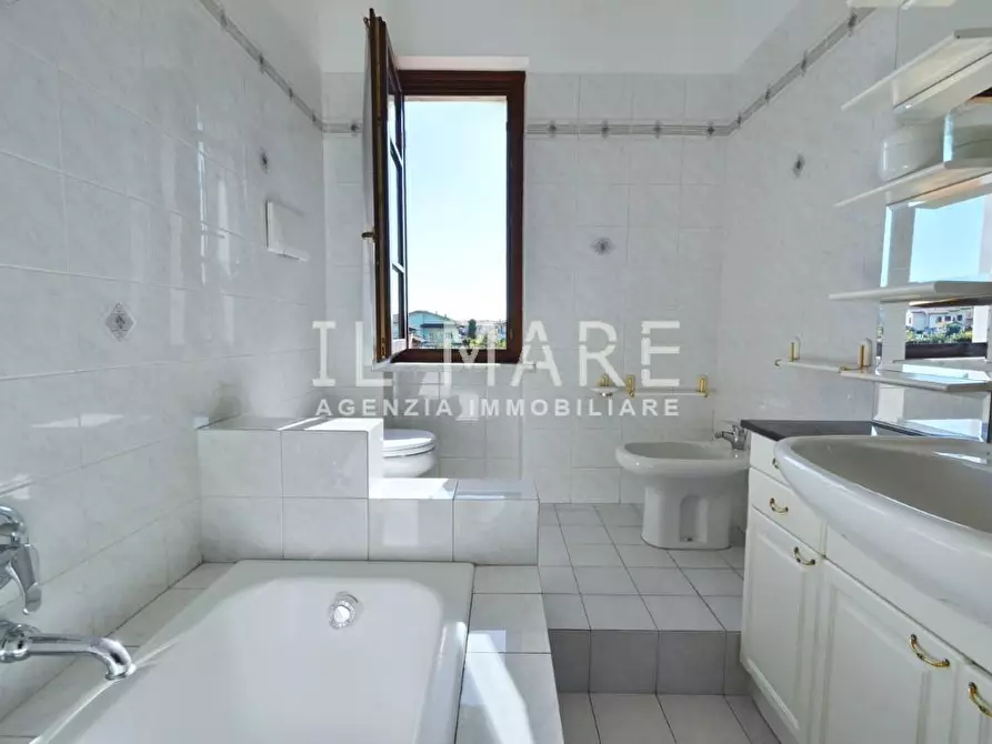 Immagine 18 di Villetta a schiera in vendita  a Massa