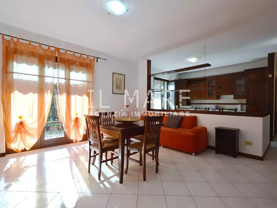 Immagine 9 di Villetta a schiera in vendita  a Massa