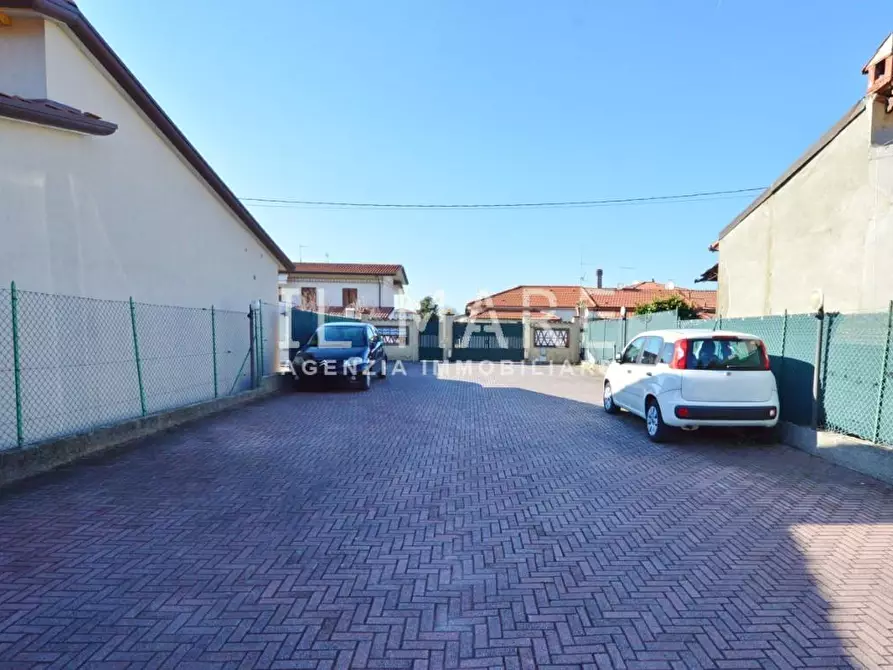 Immagine 25 di Villetta a schiera in vendita  a Massa