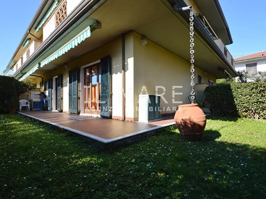 Immagine 2 di Villetta a schiera in vendita  a Massa