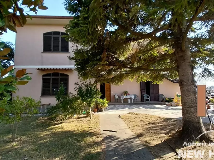 Immagine 1 di Villa in vendita  a San Giuliano Terme