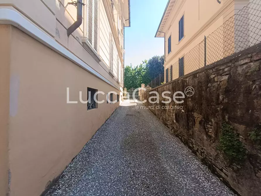 Immagine 29 di Ufficio in vendita  a Lucca