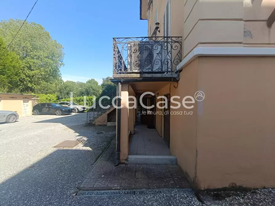 Immagine 28 di Ufficio in vendita  a Lucca