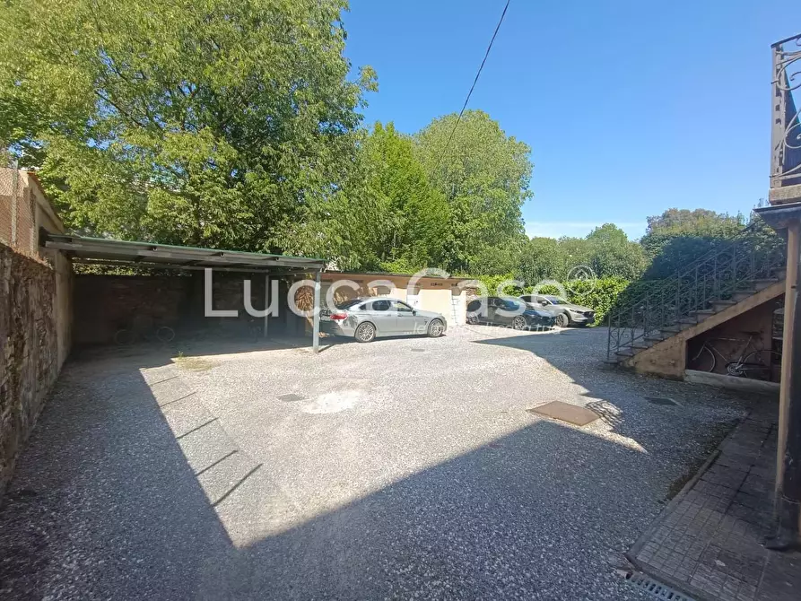 Immagine 27 di Ufficio in vendita  a Lucca