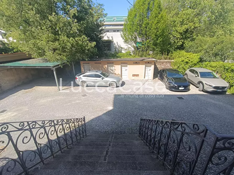 Immagine 23 di Ufficio in vendita  a Lucca