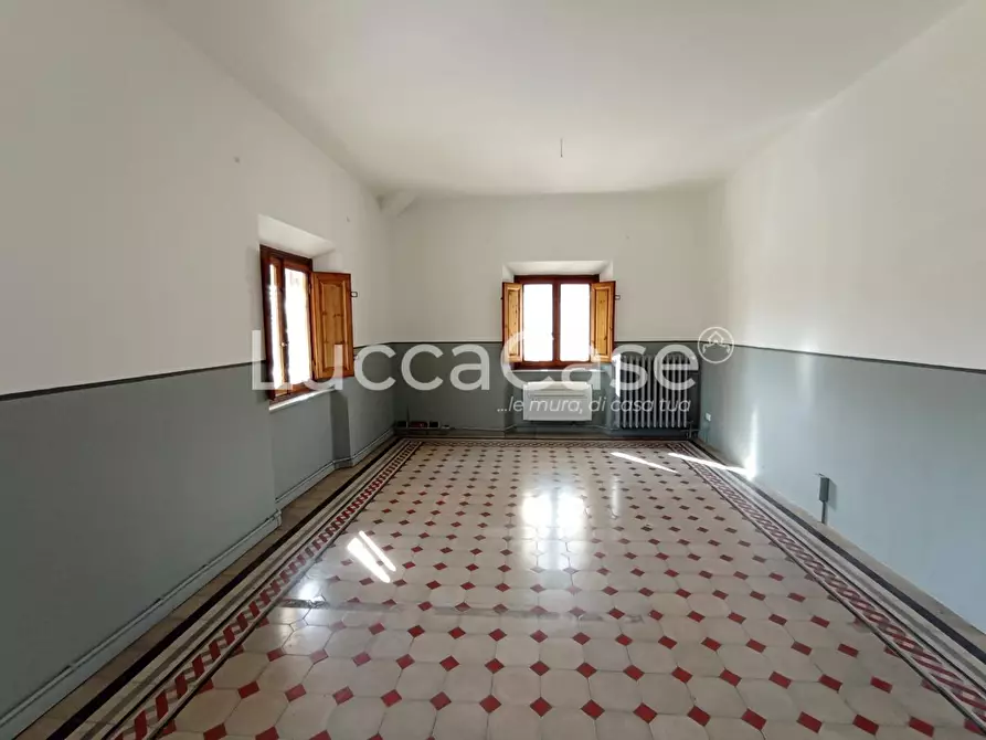 Immagine 46 di Ufficio in vendita  a Lucca