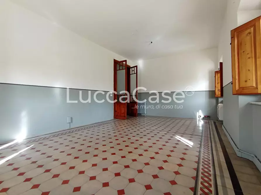 Immagine 42 di Ufficio in vendita  a Lucca