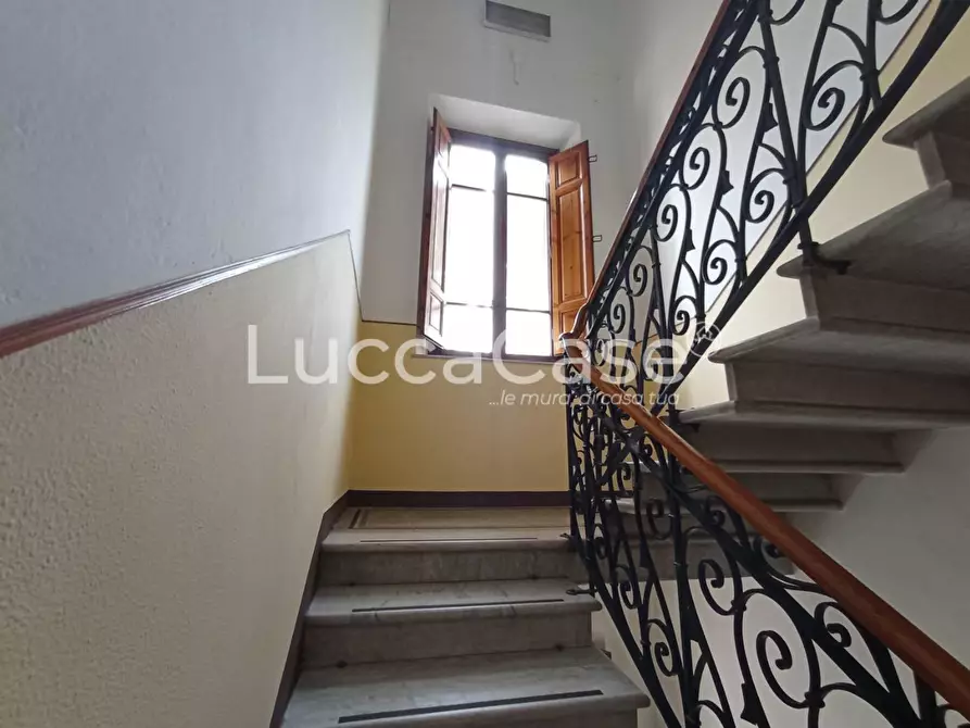 Immagine 48 di Ufficio in vendita  a Lucca