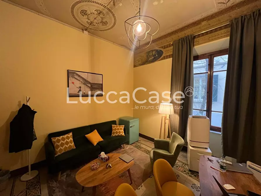Immagine 13 di Ufficio in vendita  a Lucca