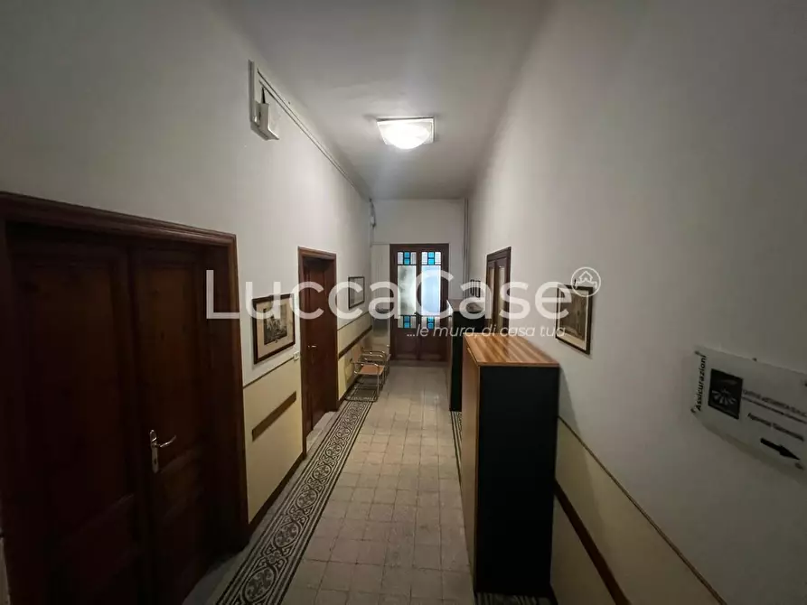 Immagine 15 di Ufficio in vendita  a Lucca