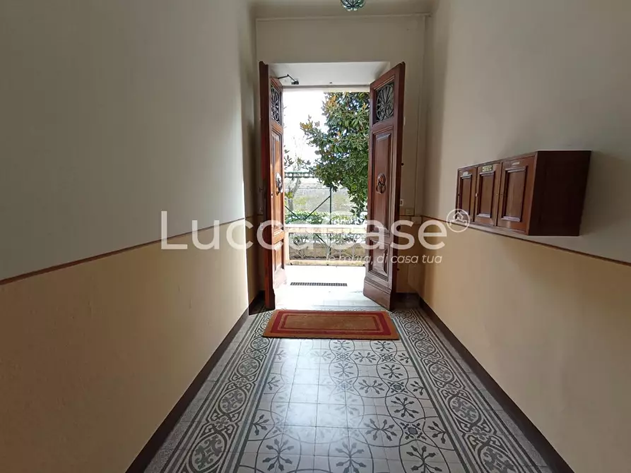 Immagine 51 di Ufficio in vendita  a Lucca